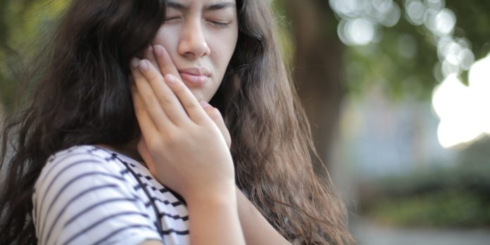 How to Manage a Toothache at Mid-Night